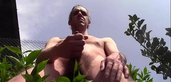  - SENSATIONAL DANGER - HUGE CUMSHOT AND HUGE PISS OUTDOOR IN PUBLIC GARDEN DURING THE PASSAGE OF PEOPLE, CARS, MOTORCYCLES AND TRAINS A FEW METERS!!! MATURE AMATEUR SOLO MALE HAIRY NAKED HARD COCK - THANKS FOR WATCHING, HELLO!